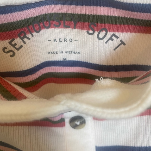 Cute top, size M, fits more like a small. Has some stretch! - Picture 3 of 3